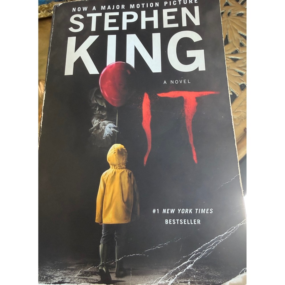 IT Stephen King Paperback Book 2017 Movie Tie-In Edition Horror Novel Novel